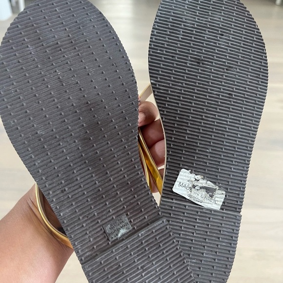 Havaianas Women's Sandals with Gold Straps - Picture 2 of 8